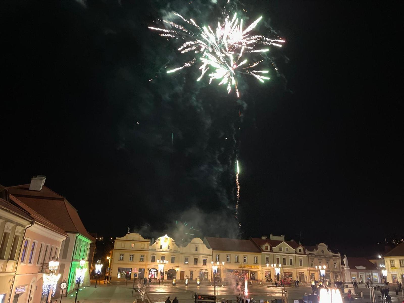 Apartament Studio Z Widokiem Na Rynek Bochnia Bagian luar foto